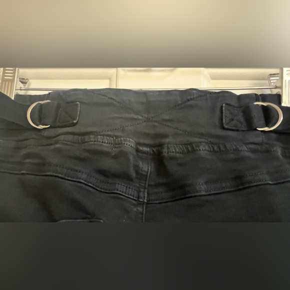 Femme Fatale Women's Black Skinny Pants 
Size M - Picture 2 of 11